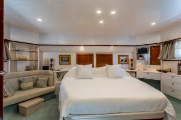 Yachtcharter Moonen 65 3cab cabin