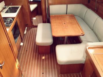 Yachtcharter Dufour 385 Grand Largej 3cab salon