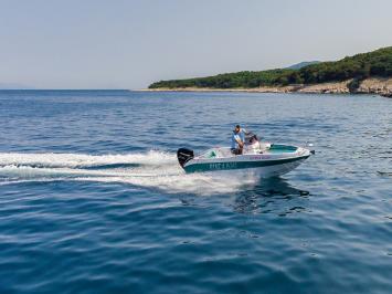 Yachtcharter Bluline 21 open side