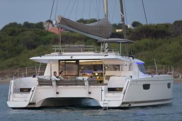 Yachtcharter FountainePajotSaba50 52cab 2