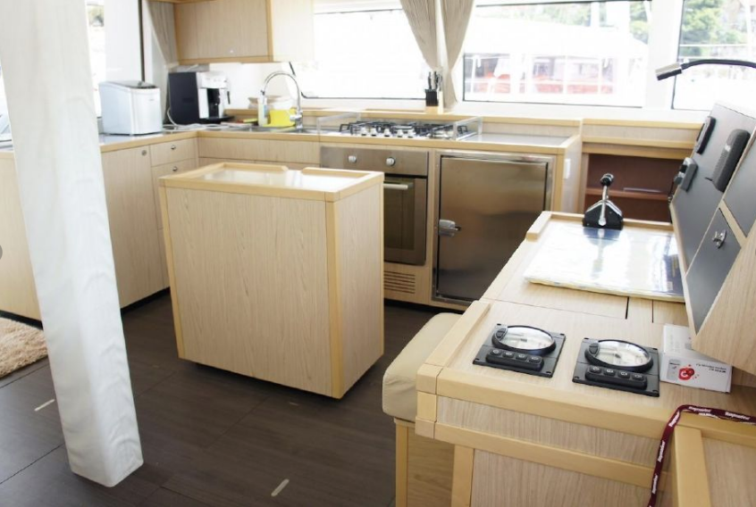 Yachtcharter lagoon52 5cab pantry