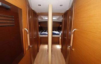 Yachtcharter Sun loft 47 5cab interior