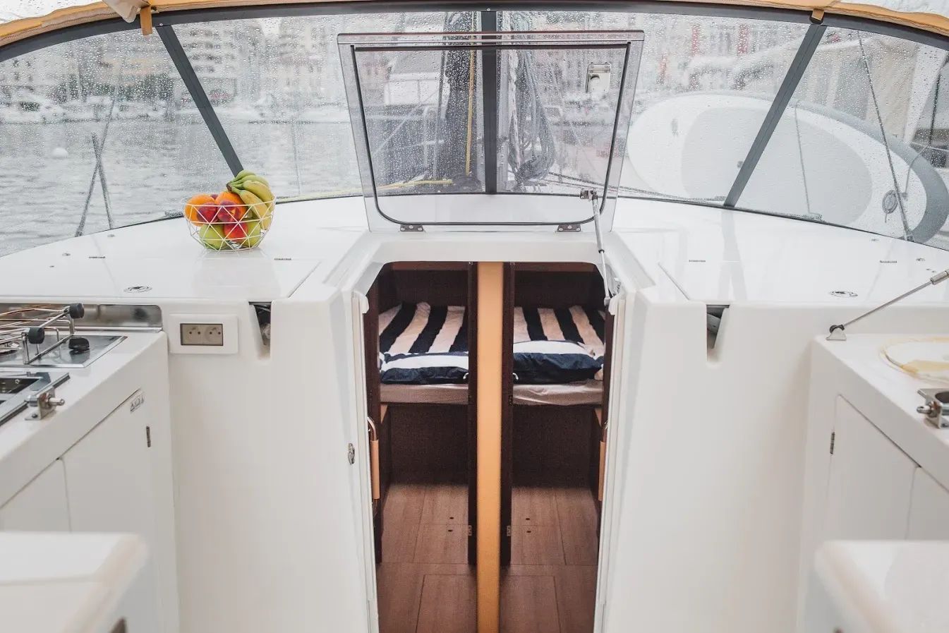 Yachtcharter Sun loft 47 5cab pantry