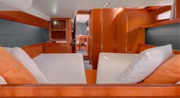 Yachtcharter Oceanis 60 3cab interior