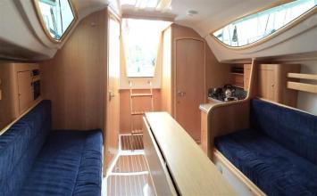 Yachtcharter Maxus 28 prestige 2cab salon