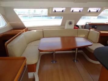 Yachtcharter Leopard 47 Powercat salon