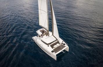 Yachtcharter Bali 4.0 4cab side