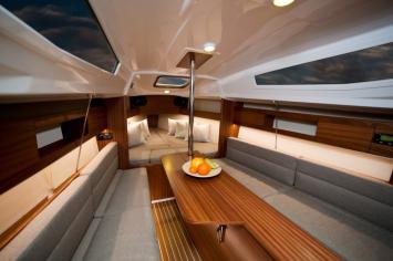 Yachtcharter Maxys 26 prestige 1cab salon