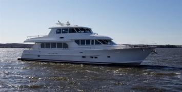 Yachtcharter Motor yacht RHAPSODY 6cab top