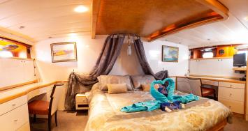 Yachtcharter Motor yacht RHAPSODY 6cab cabin