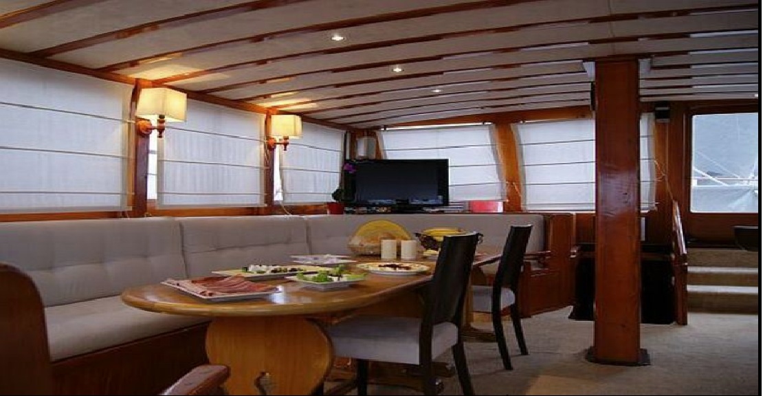 Yachtcharter Eleganza 5cab salon