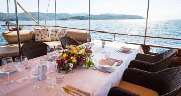 Yachtcharter Gulet Eleganza 5cab salon
