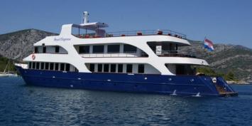 Yachtcharter Royal Eleganza 18cab top