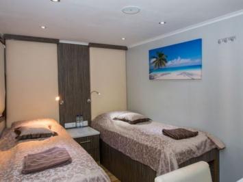 Yachtcharter Royal Eleganza 18cab bed