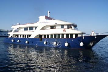 Yachtcharter Royal Eleganza 18cab outer