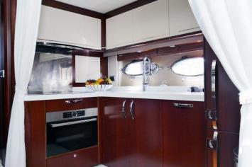 Yachtcharter princess V70 3cab pantry