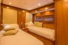 Yachtcharter predator 108 4cab bed