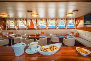 Yachtcharter Gulet luna 8cab salon