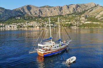 Yachtcharter Gulet luka 3cab back