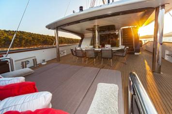 Yachtcharter Navilux 6