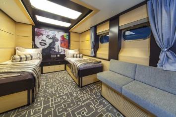 Yachtcharter Navilux 16