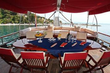 Yachtcharter Gulet Nostra Vita 5cab cockpit