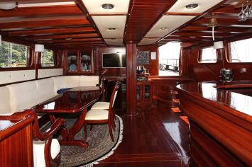 Yachtcharter Gulet Nostra Vita 5cab salon