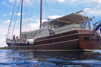 Yachtcharter Gardelin Sailing 7cab back