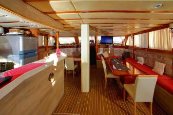 Yachtcharter Gardelin Sailing 7cab salon