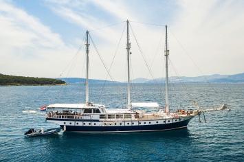 Yachtcharter Gulet Gideon 7cab side