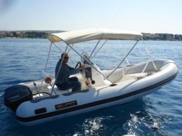 Yachtcharter Bura 5.0 0cab side