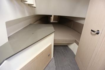 Yachtcharter Tempest 900 WA 1cab cabin