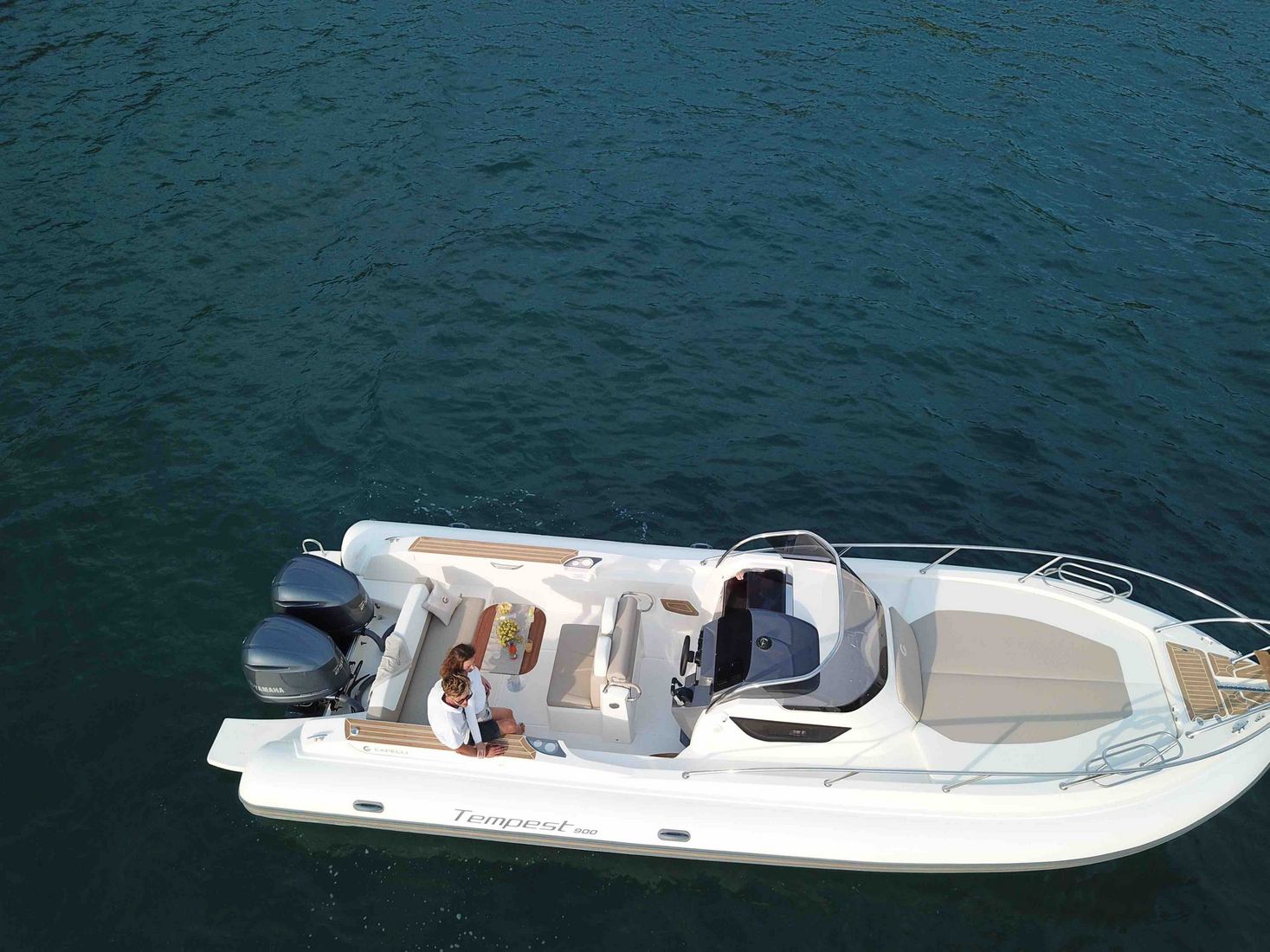 Yachtcharter Tempest 900 WA 1cab top