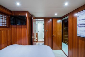 Yachtcharter Johnson 87 5cab bed