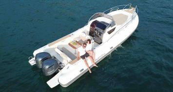 Yachtcharter Tempest 900 back