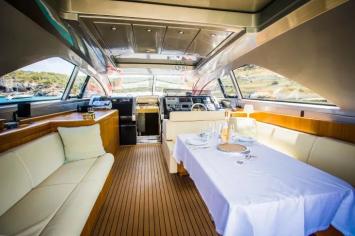 Yachtcharter 68 Ego 3cab cockpit