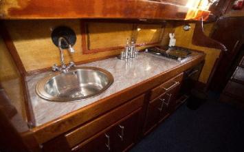 Yachtcharter Leut 4cab pantry