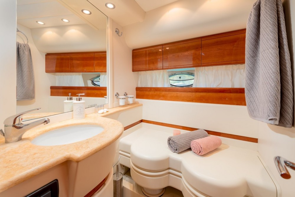 Yachtcharter Dalla Pieta 48 HT 3cab bathroom