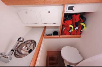 Yachtcharter Ovni 445 4cab wc