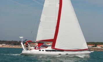 Yachtcharter Ovni 445 4cab side