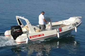 Yachtcharter Barracuda 590 side