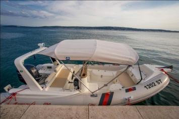 Yachtcharter Barracuda 590 side