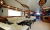 Yachtcharter Mochi Craft 85 4cab salon