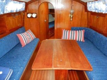 Yachtcharter Arabesque 30 2cab salon