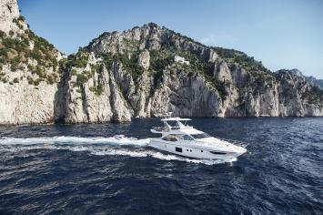 Yachtcharter Azimut 66 4cab outer