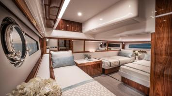 Yachtcharter Riviera 48 3cab cabin