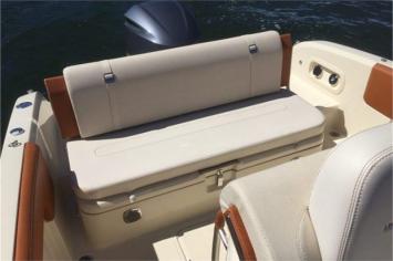 Yachtcharter 240 FX cockpit