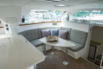 Yachtcharter Voyage 480 OL 3cab salon