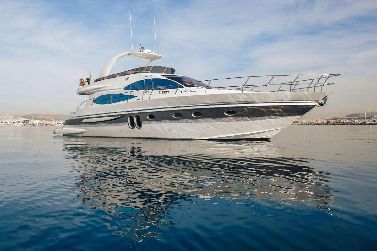 Yachtcharter PR Marine 62 3cab top