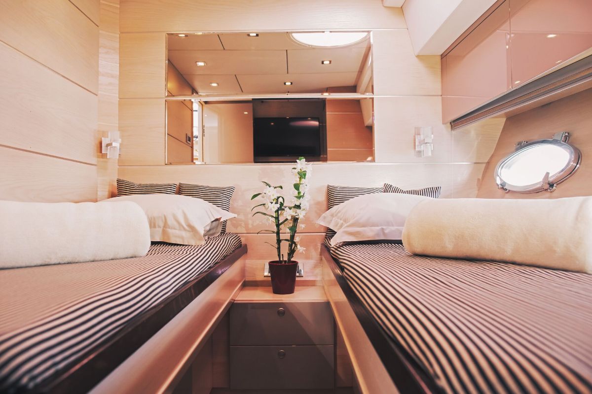 Yachtcharter PR Marine 62 3cab double bed